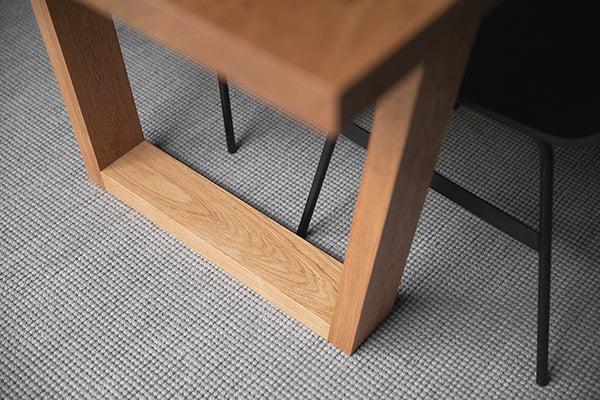 solid wood dining table oak - detail